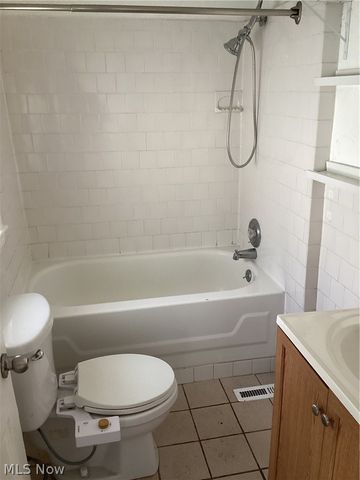 6009 W Clinton Avenue, Cleveland, OH 44102