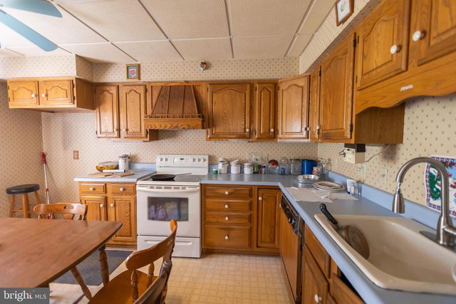 1757 W NORWEGIAN ST, Pottsville, PA 17901