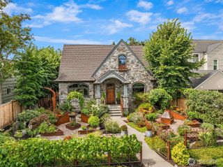 2563 W Viewmont Way W, Seattle, WA 98199