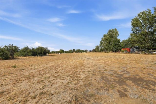 5105 N Glenarvon Rd, Otis Orchards, WA 99027