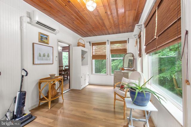 68 COAKLEY LN, Fredericksburg, VA 22406