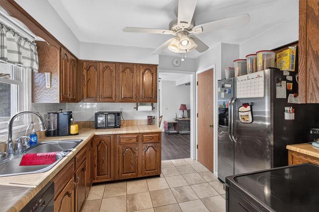 3900 E GRAYBILL RD, Sturgeon, MO 65284