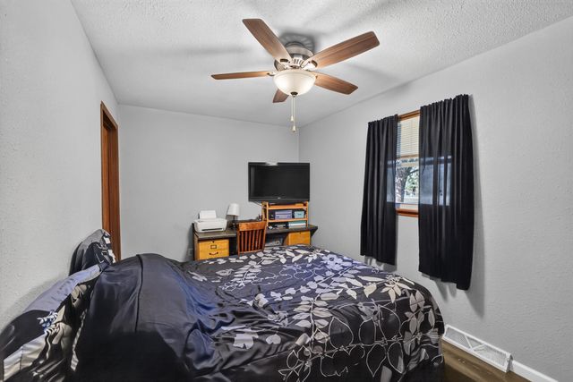 3900 E GRAYBILL RD, Sturgeon, MO 65284