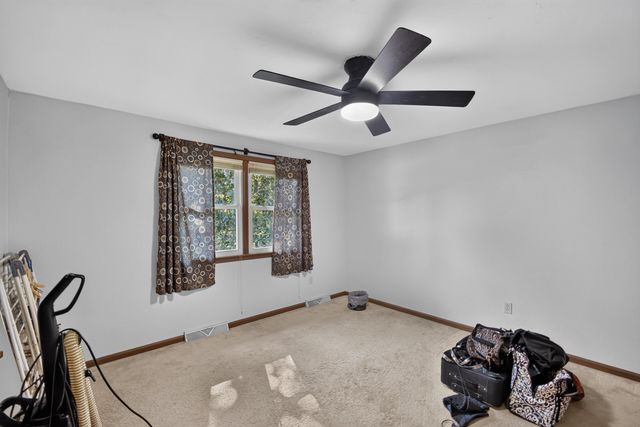 3900 E GRAYBILL RD, Sturgeon, MO 65284