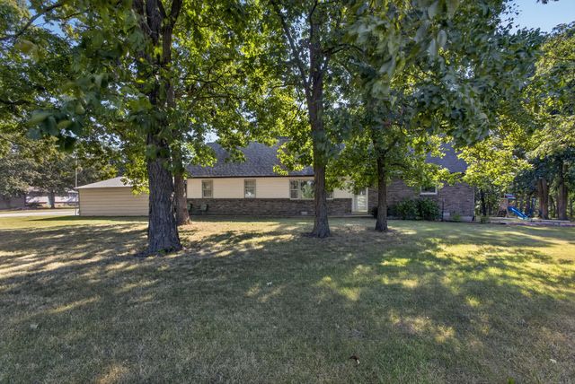 3900 E GRAYBILL RD, Sturgeon, MO 65284