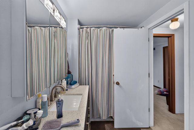 3900 E GRAYBILL RD, Sturgeon, MO 65284