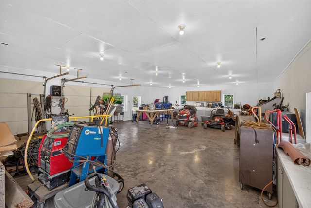 3900 E GRAYBILL RD, Sturgeon, MO 65284