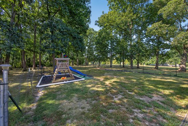 3900 E GRAYBILL RD, Sturgeon, MO 65284