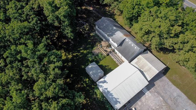 3900 E GRAYBILL RD, Sturgeon, MO 65284