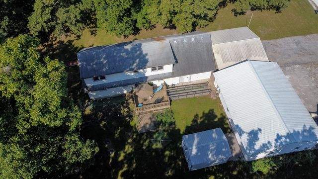 3900 E GRAYBILL RD, Sturgeon, MO 65284