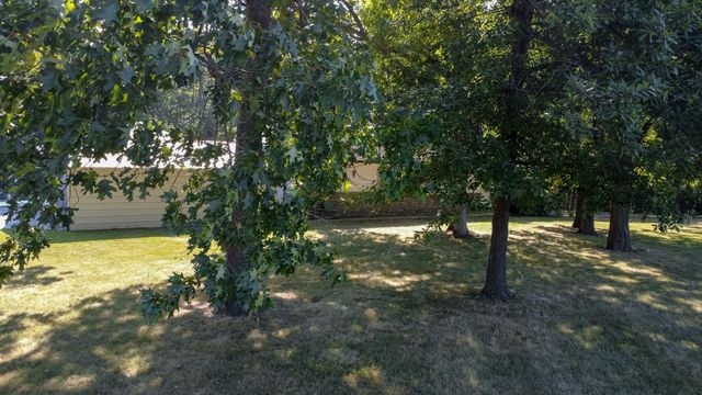 3900 E GRAYBILL RD, Sturgeon, MO 65284