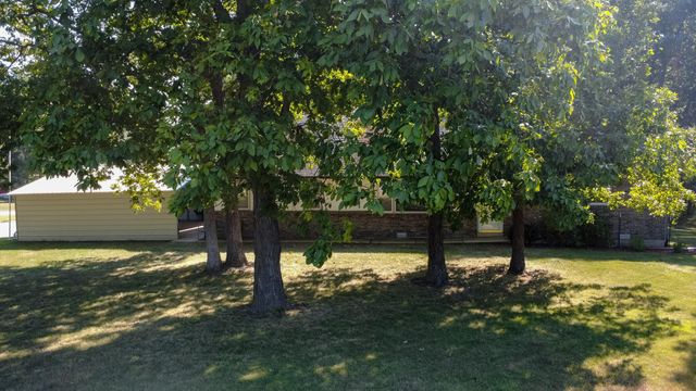 3900 E GRAYBILL RD, Sturgeon, MO 65284