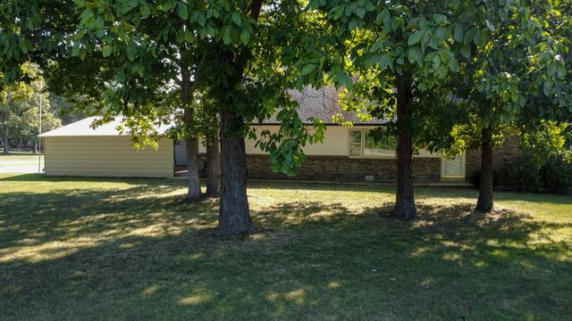 3900 E GRAYBILL RD, Sturgeon, MO 65284