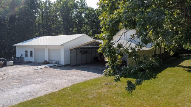 3900 E GRAYBILL RD, Sturgeon, MO 65284