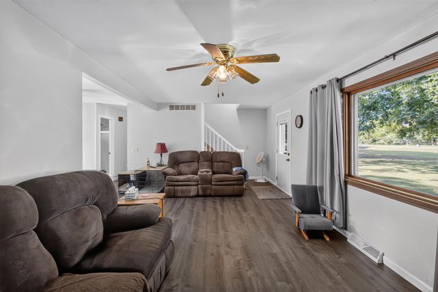 3900 E GRAYBILL RD, Sturgeon, MO 65284