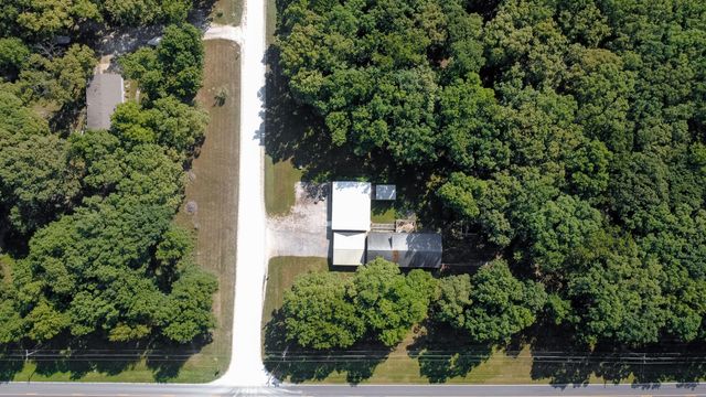 3900 E GRAYBILL RD, Sturgeon, MO 65284
