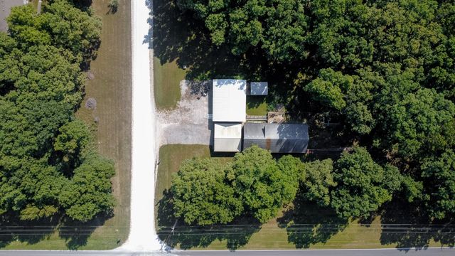 3900 E GRAYBILL RD, Sturgeon, MO 65284