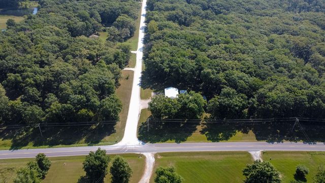 3900 E GRAYBILL RD, Sturgeon, MO 65284
