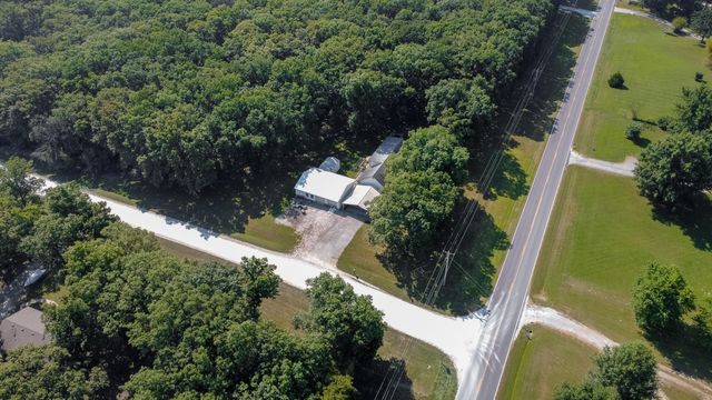 3900 E GRAYBILL RD, Sturgeon, MO 65284