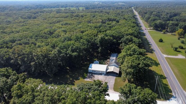 3900 E GRAYBILL RD, Sturgeon, MO 65284