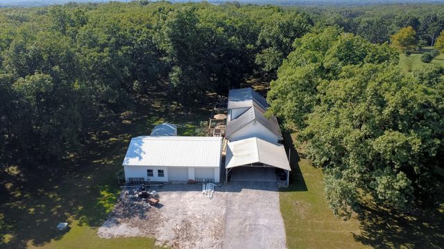 3900 E GRAYBILL RD, Sturgeon, MO 65284