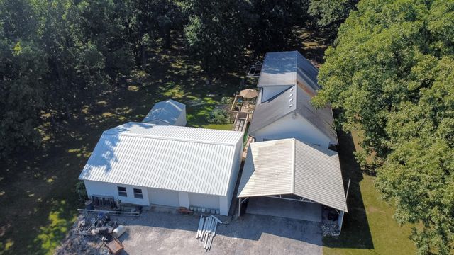3900 E GRAYBILL RD, Sturgeon, MO 65284