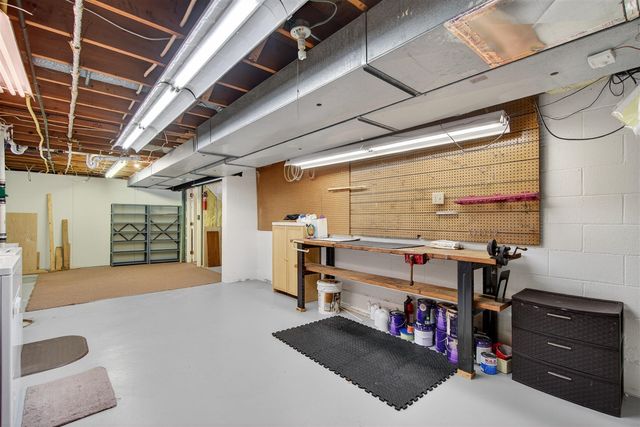 1956 Trinity Lane, Jackson, MI 49201