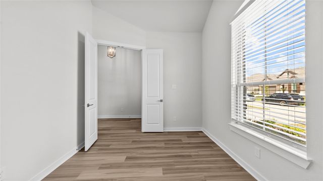 945 Terlingua Creek Drive, Conroe, TX 77304