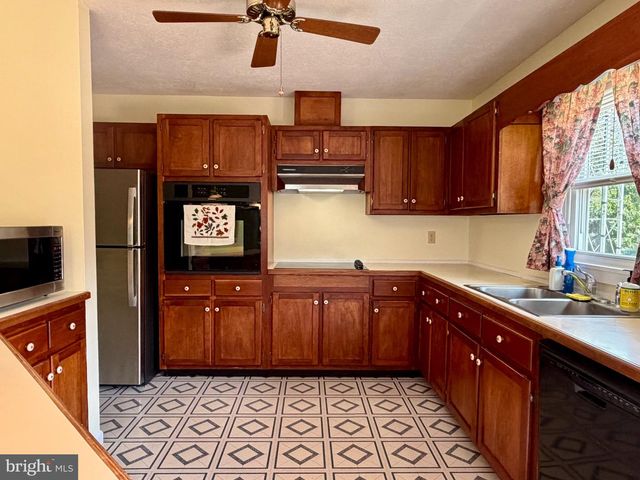3150 APPLE PIE RIDGE RD, Winchester, VA 22603
