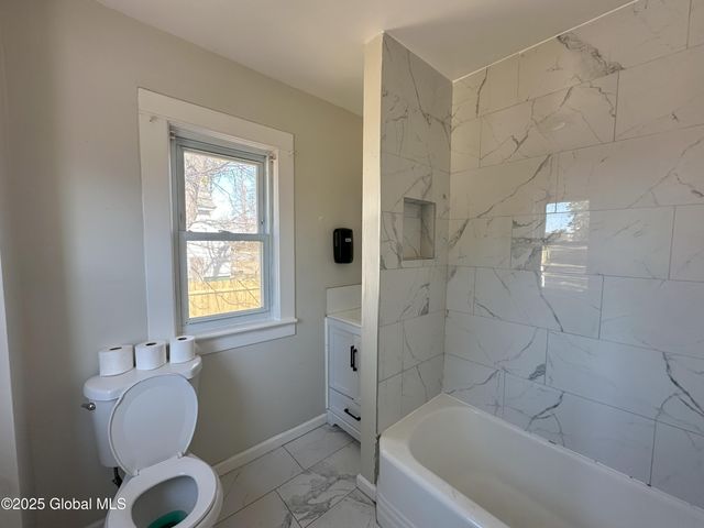 315 Kings Road, Schenectady, NY 12304