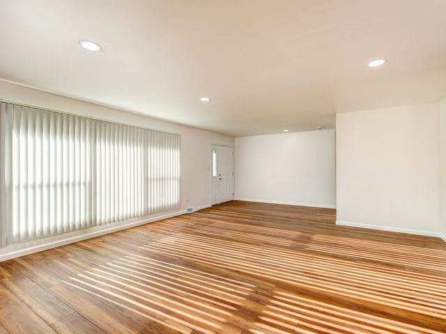 3316 Brookmeade Drive, Rolling Meadows, IL 60008