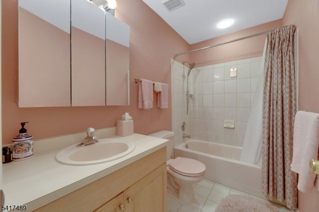 28 Berkeley Sq, Watchung Boro, NJ 07922