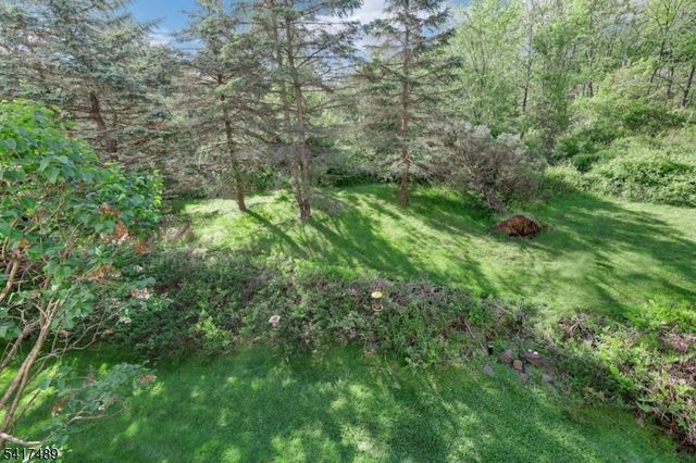 28 Berkeley Sq, Watchung Boro, NJ 07922
