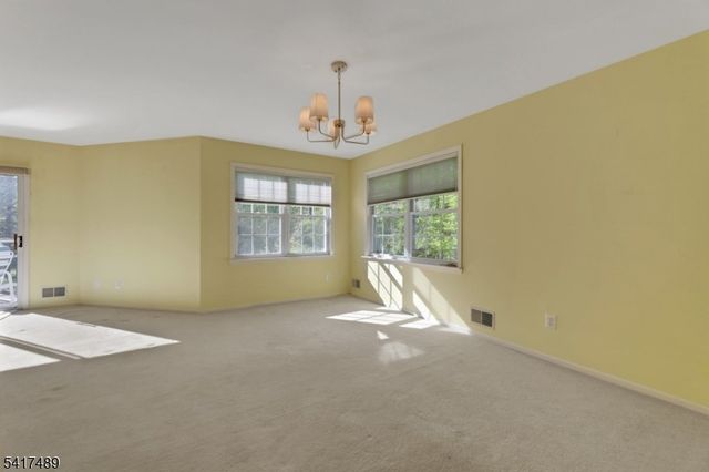 28 Berkeley Sq, Watchung Boro, NJ 07922