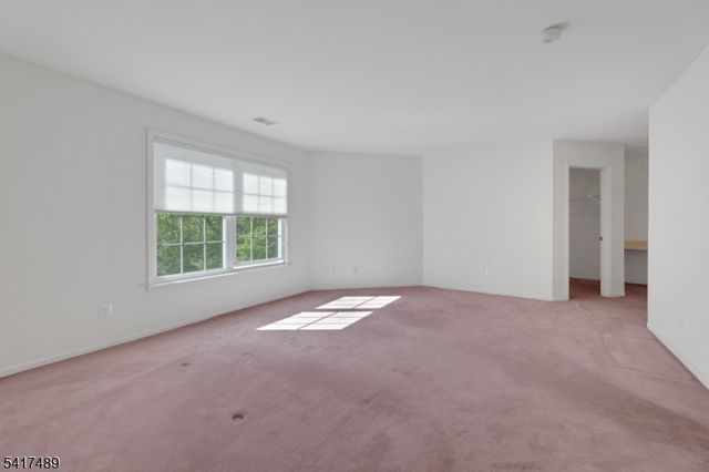 28 Berkeley Sq, Watchung Boro, NJ 07922