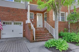 28 Berkeley Sq, Watchung Boro, NJ 07922