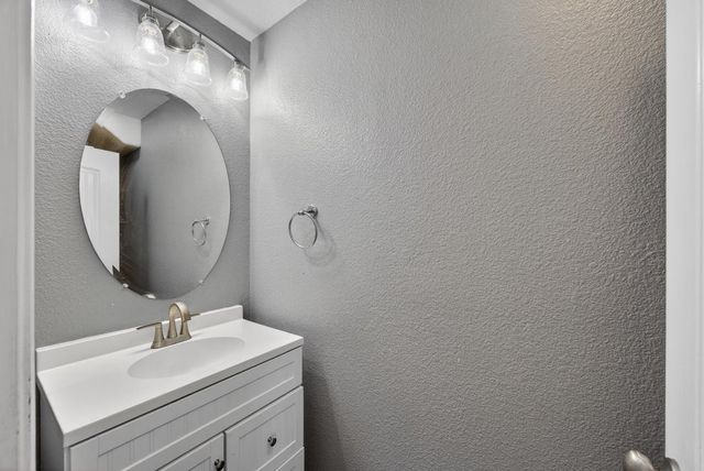 274 Crescent Moon Dr, Lathrop, CA 95330
