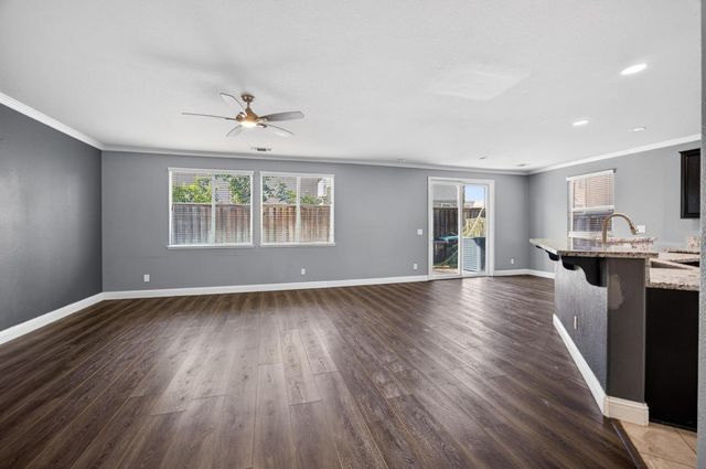 274 Crescent Moon Dr, Lathrop, CA 95330
