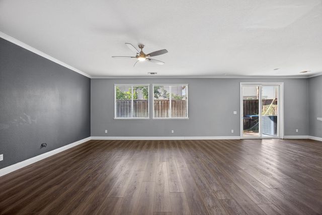 274 Crescent Moon Dr, Lathrop, CA 95330