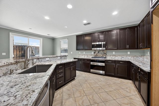 274 Crescent Moon Dr, Lathrop, CA 95330