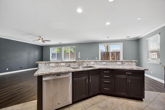 274 Crescent Moon Dr, Lathrop, CA 95330