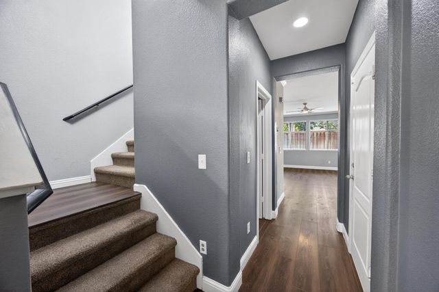 274 Crescent Moon Dr, Lathrop, CA 95330