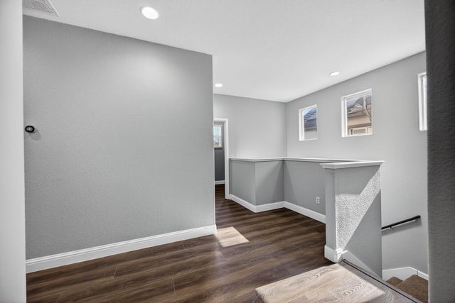 274 Crescent Moon Dr, Lathrop, CA 95330