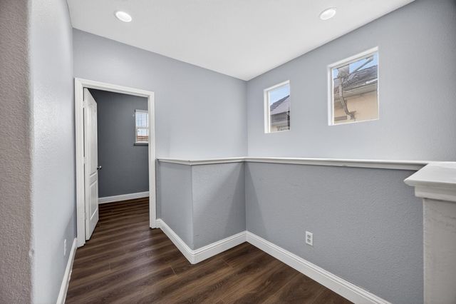 274 Crescent Moon Dr, Lathrop, CA 95330