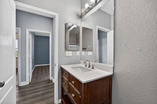 274 Crescent Moon Dr, Lathrop, CA 95330