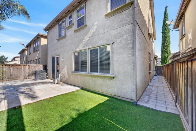 274 Crescent Moon Dr, Lathrop, CA 95330