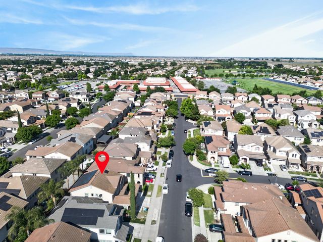 274 Crescent Moon Dr, Lathrop, CA 95330