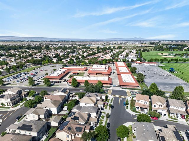274 Crescent Moon Dr, Lathrop, CA 95330
