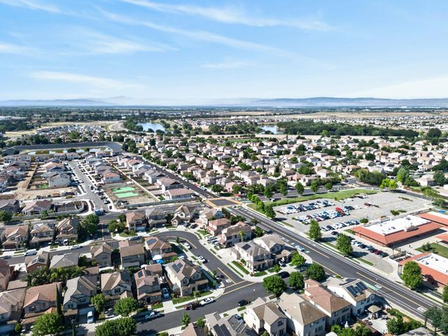 274 Crescent Moon Dr, Lathrop, CA 95330