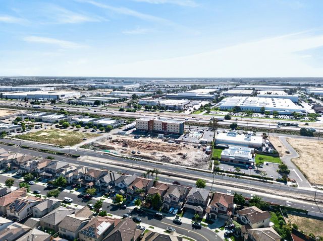 274 Crescent Moon Dr, Lathrop, CA 95330